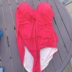 Coral 1 pc swimsuit-like new. Halter top with built-in padded cups and underwire